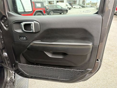 Used 2025 Jeep Wrangler Unlimited Sahara AWD/4WD image 13