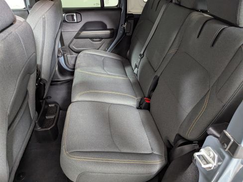 Used 2025 Jeep Wrangler Sahara image 28