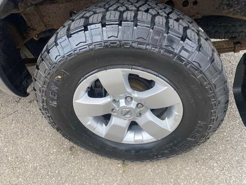 Used 2012 Nissan Frontier SV AWD/4WD image 30