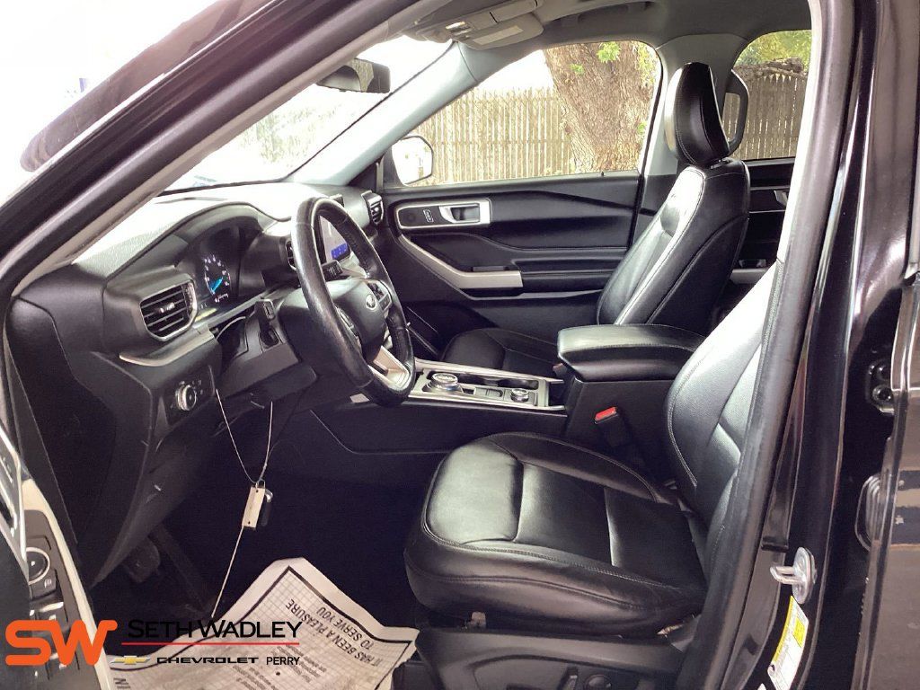 Used 2021 Ford Explorer XLT w/ Equipment Group 202A AWD/4WD image 5