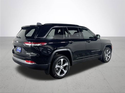 New 2025 Jeep Grand Cherokee Limited w/ MOPAR Finishing Package AWD/4WD image 6