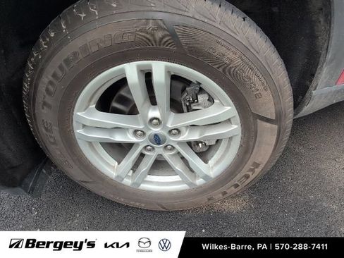 Used 2021 Ford Explorer XLT w/ Equipment Group 202A AWD/4WD image 9