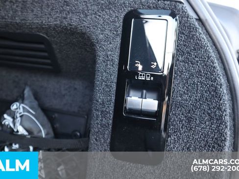 Used 2023 Land Rover Range Rover SE image 23