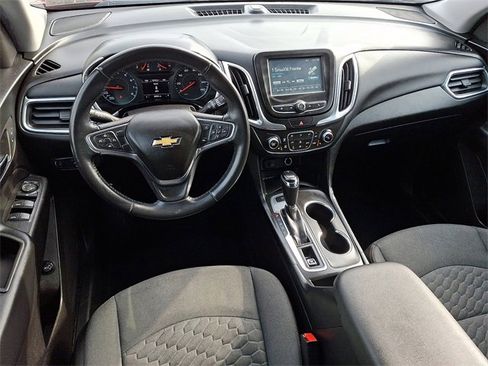 Used 2018 Chevrolet Equinox LT image 2