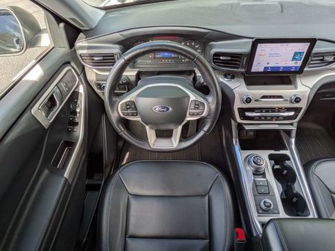 Used 2023 Ford Explorer XLT w/ Equipment Group 202A AWD/4WD image 19