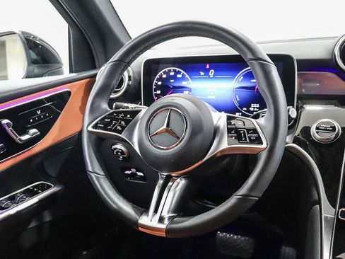 Used 2025 Mercedes-Benz GLC 350e 4MATIC image 15
