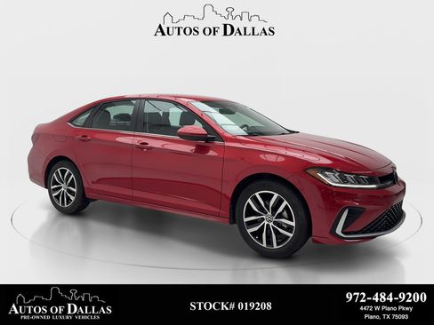 Used 2025 Volkswagen Jetta SE FWD image 1