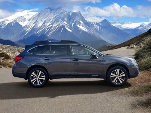 Used 2019 Subaru Outback 3.6R Limited AWD/4WD image 6