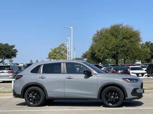 Used 2023 Honda HR-V Sport image 3