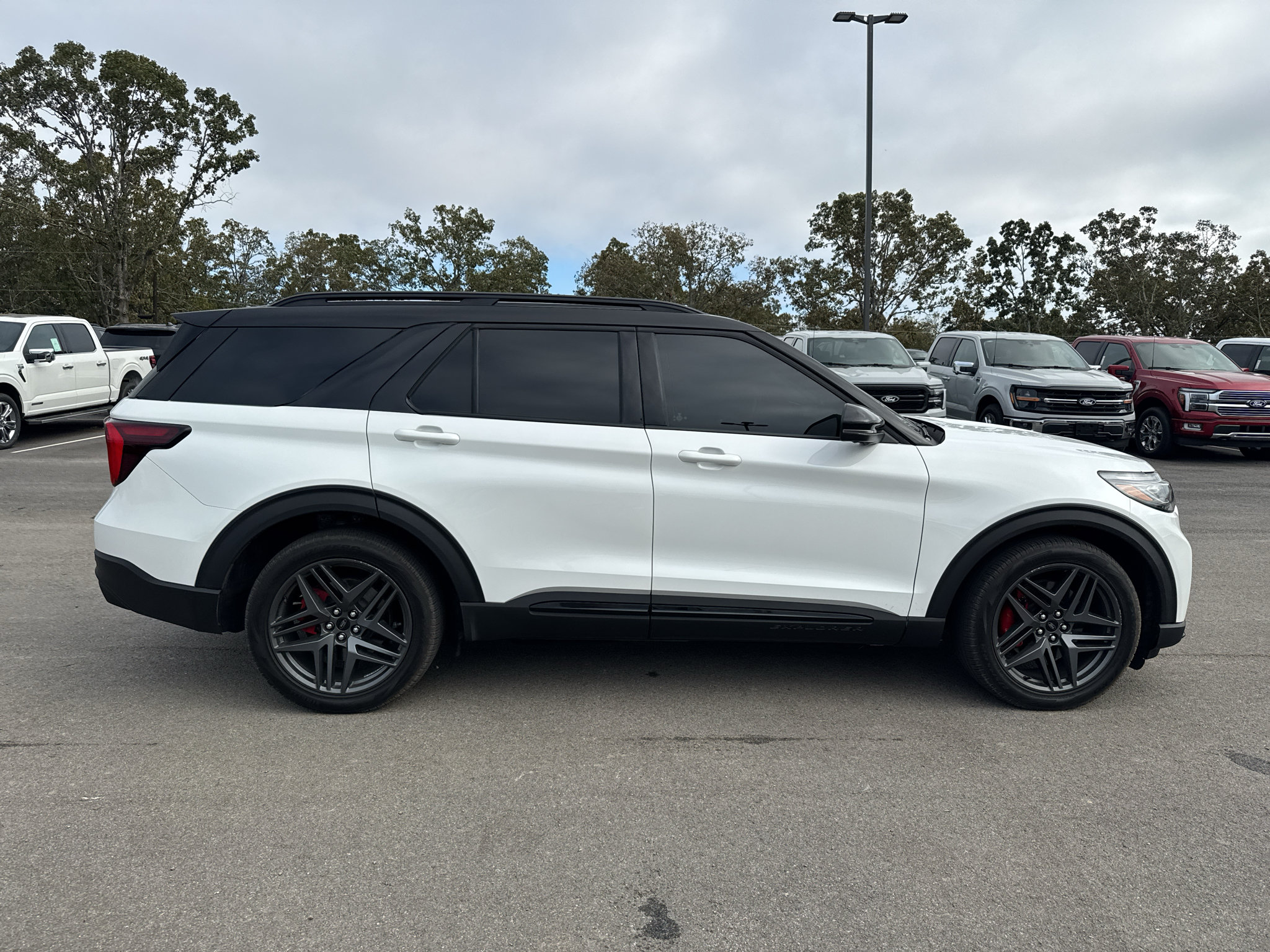 Used 2025 Ford Explorer ST AWD/4WD image 5