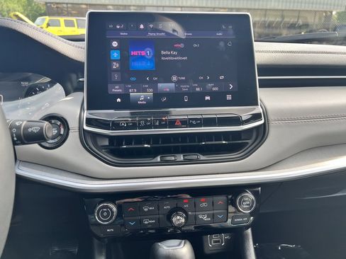 Certified 2025 Jeep Compass Limited AWD/4WD image 11