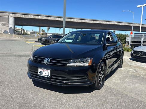 Used 2017 Volkswagen Jetta SE FWD image 1
