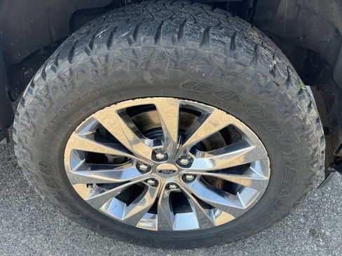 Used 2017 Ford F150 XLT w/ Equipment Group 302A Luxury AWD/4WD image 16