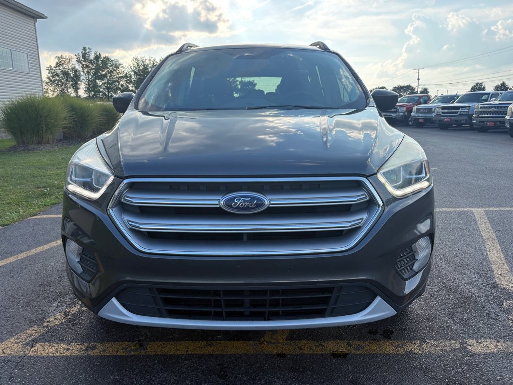 Used 2017 Ford Escape SE w/ Equipment Group 201A FWD image 3