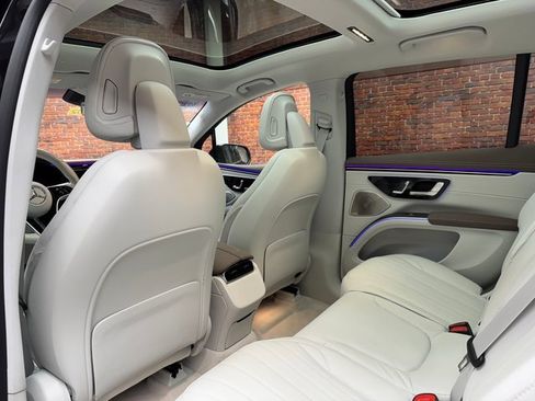 Used 2023 Mercedes-Benz EQS 580 4MATIC SUV image 24
