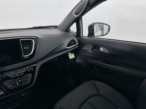 New 2026 Chrysler Pacifica Select w/ S Appearance Package FWD image 29
