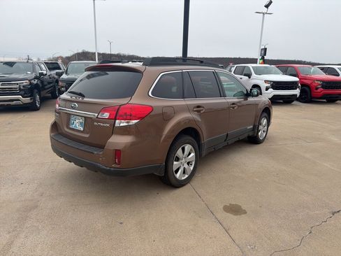 Used 2011 Subaru Outback 2.5i Limited image 5