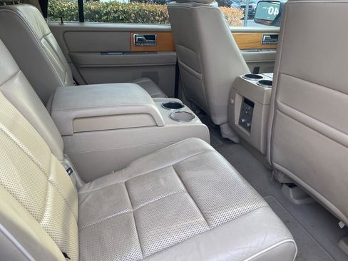 Used 2008 Lincoln Navigator 4WD image 17