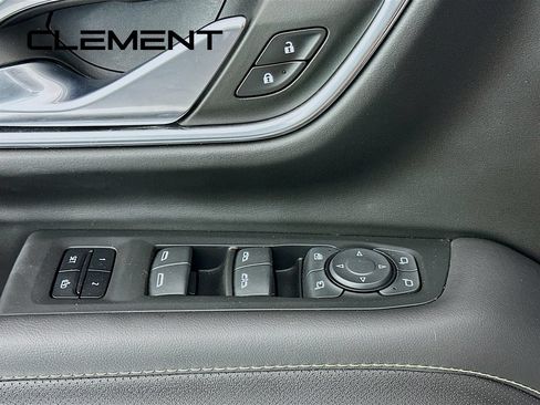 Used 2022 GMC Yukon XL SLT w/ SLT Luxury Package AWD/4WD image 27