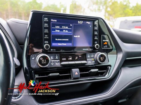 Used 2022 Toyota Highlander XSE image 22