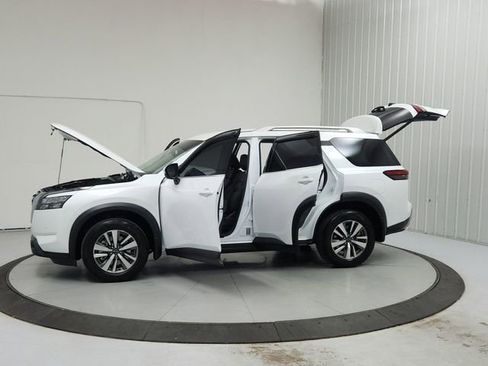 Used 2025 Nissan Pathfinder SL w/ Cargo Package FWD image 12