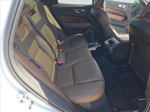 Used 2020 Volvo XC60 T5 Momentum w/ Protection Package Premier FWD image 20