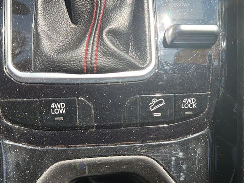 Used 2025 Jeep Compass Trailhawk AWD/4WD image 26