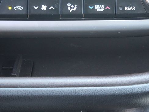 Used 2014 Toyota Highlander Limited FWD image 25