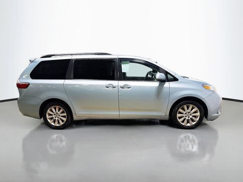 Used 2015 Toyota Sienna XLE Premium image 6