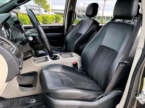 Used 2019 Dodge Grand Caravan SXT FWD image 15