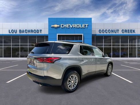 Used 2023 Chevrolet Traverse LT FWD image 8