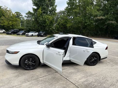 Used 2025 Honda Accord SE image 19