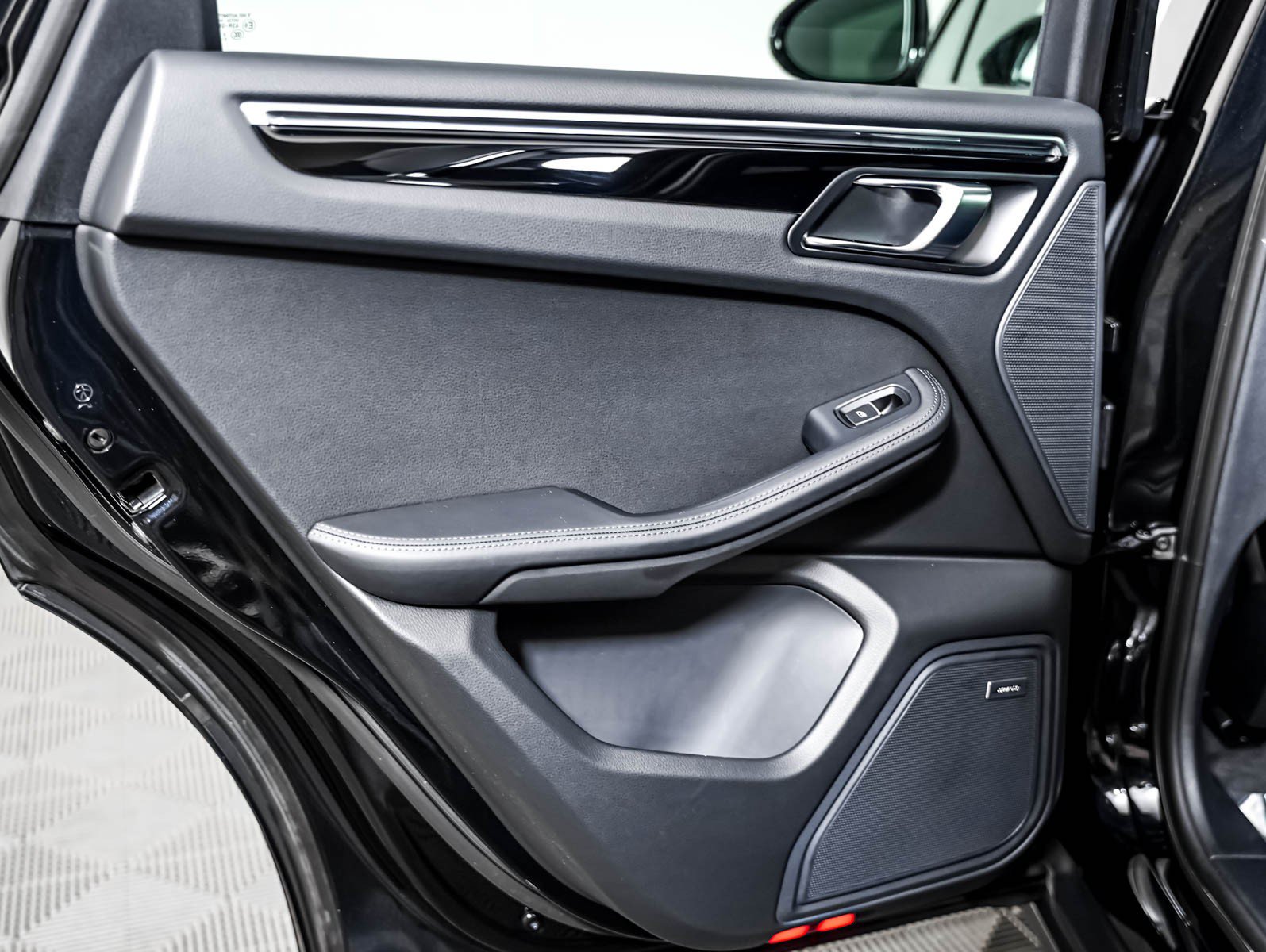Certified 2026 Porsche Macan S AWD/4WD image 30