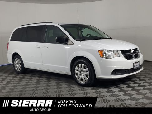 Used 2018 Dodge Grand Caravan SE w/ UConnect Hands-Free Group FWD image 1