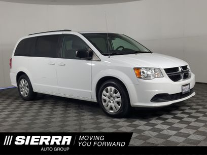 Used 2018 Dodge Grand Caravan SE w/ UConnect Hands-Free Group