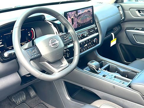 New 2026 Nissan Pathfinder SL FWD image 9