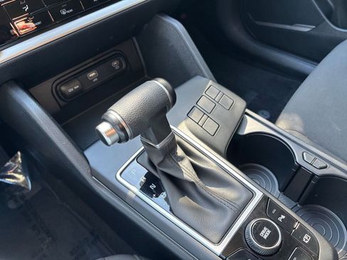 Used 2025 Kia Sportage LX image 36