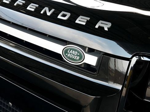 Used 2022 Land Rover Defender 110 XS Edition AWD/4WD image 17