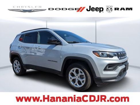Certified 2024 Jeep Compass Latitude AWD/4WD image 1