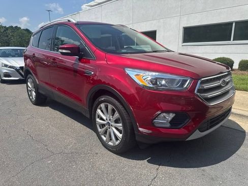 Used 2017 Ford Escape Titanium FWD image 4