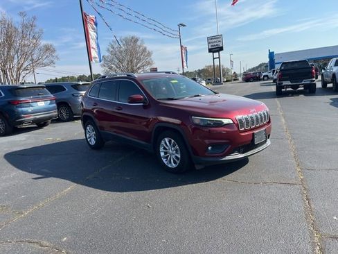 Used 2019 Jeep Cherokee Latitude w/ Popular Appearance Group FWD image 2