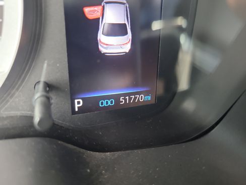 Used 2022 Toyota Corolla LE FWD image 29