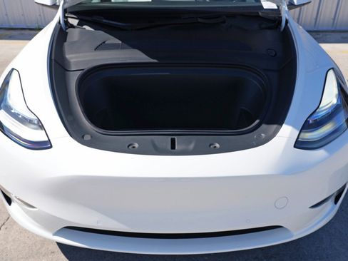 Used 2021 Tesla Model Y Long Range image 8