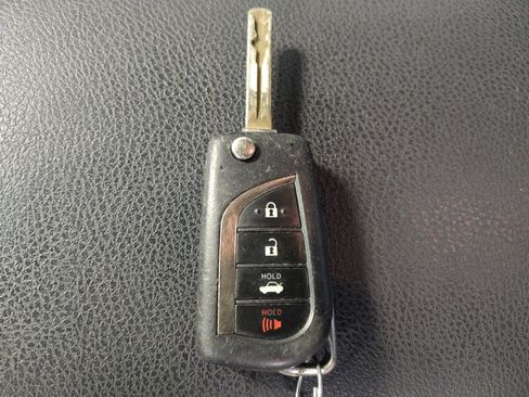 Used 2018 Toyota Camry SE FWD image 32