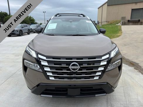 Certified 2025 Nissan Rogue Platinum w/ Platinum Premium Package FWD image 2
