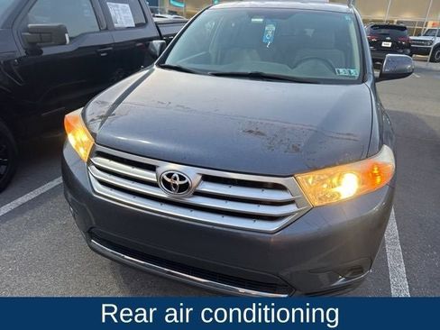 Used 2012 Toyota Highlander 4WD w/ Cold Weather Pkg image 3