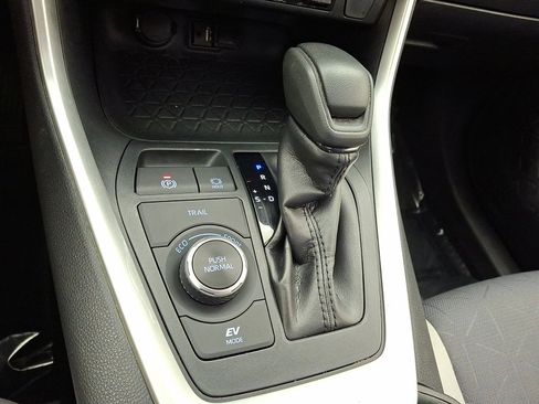 Certified 2019 Toyota RAV4 XLE w/ Convenience Package image 12