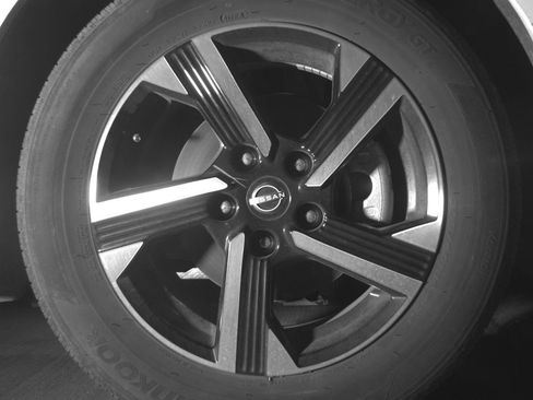 Used 2025 Nissan Sentra SV FWD image 10