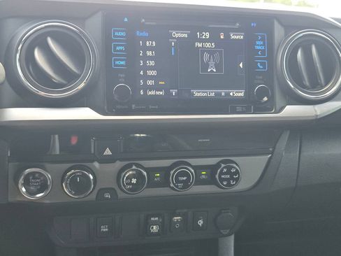 Used 2018 Toyota Tacoma TRD Off-Road AWD/4WD image 28