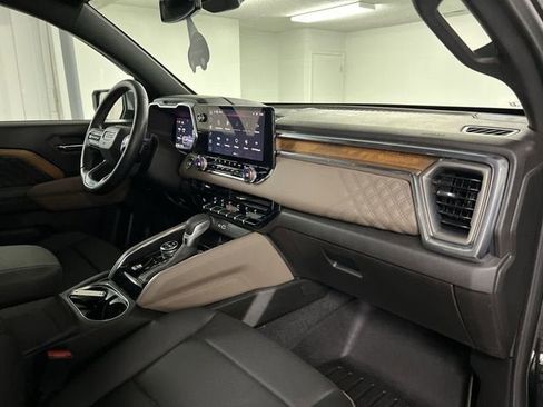 Certified 2025 GMC Canyon Denali AWD/4WD image 29